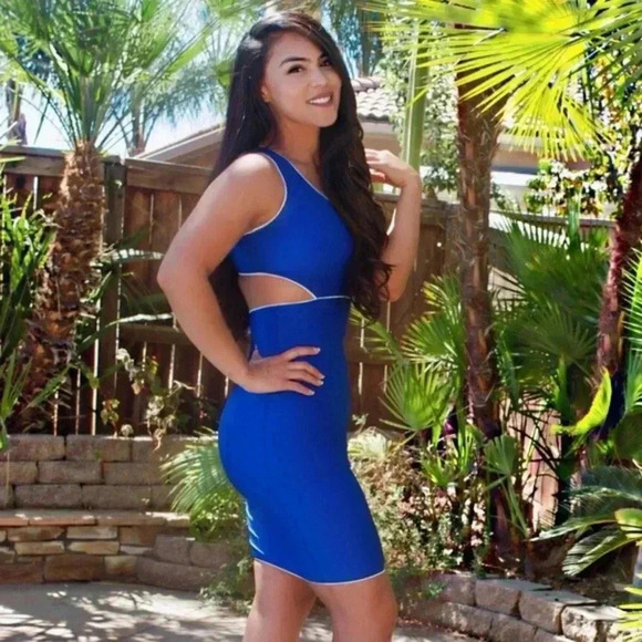 Cut out blue dress - Picture 3 of 4